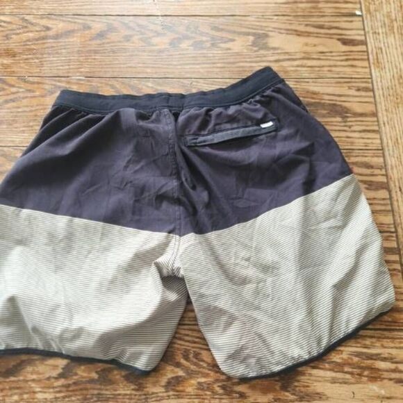 Vuori Men’s Cruise Boardshort Color Block striped - Picture 3 of 3